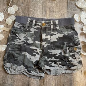Knox Rose Camo Shorts